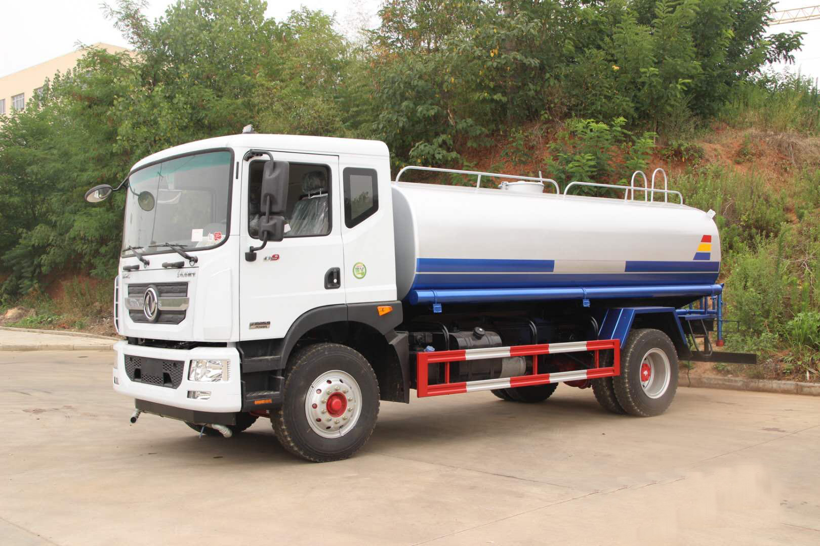 程力威洒水车用户案例：高效作业，赢得信赖