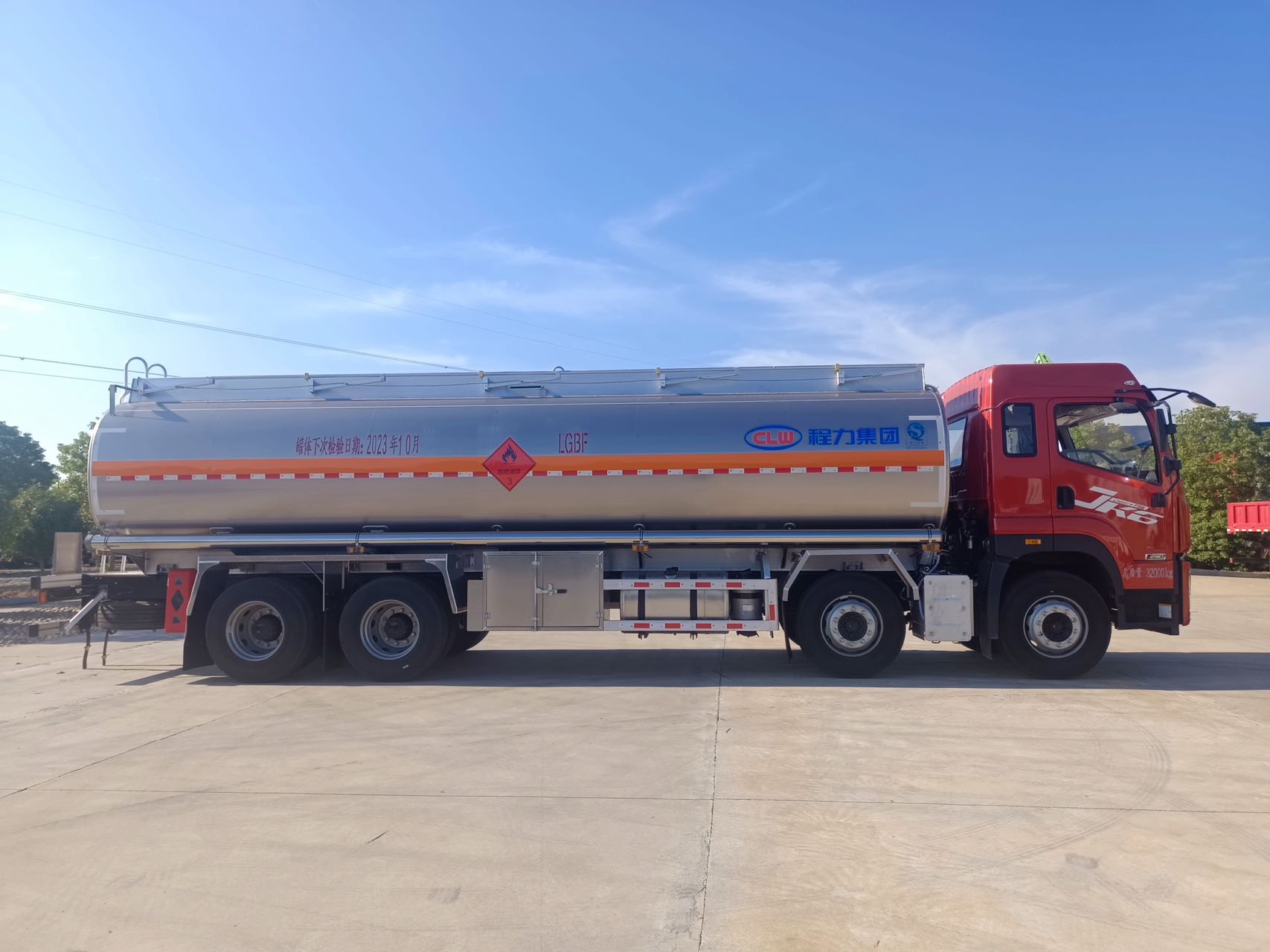 一汽解放JK6铝合金30立方油罐车