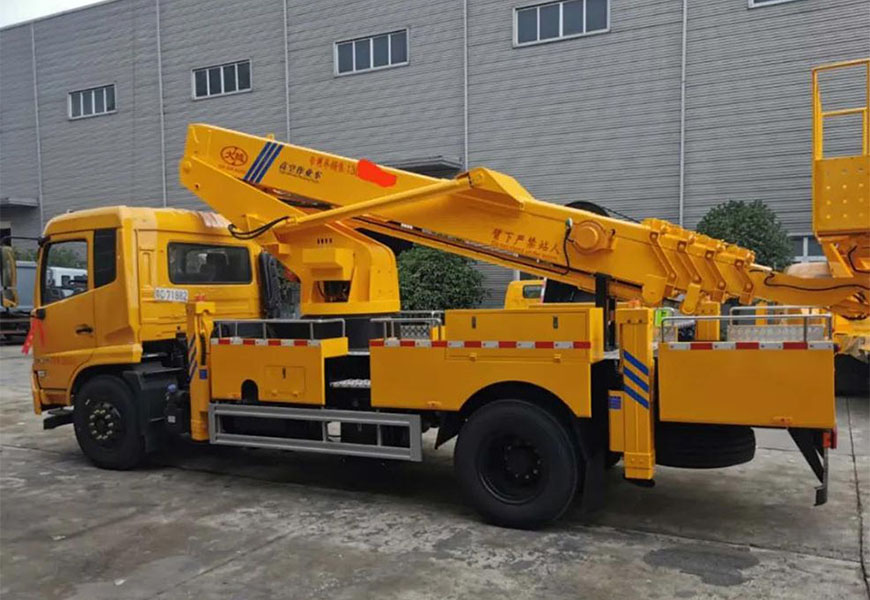 东风天锦28米高空作业车_折臂高空作业车