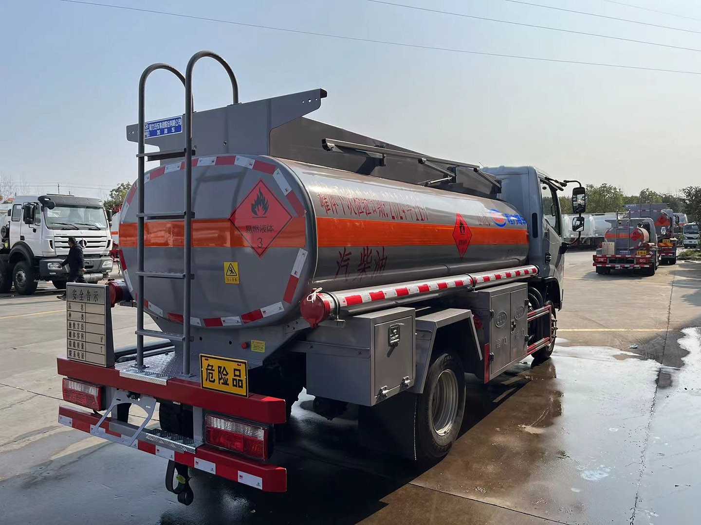 程力牌东风福瑞卡5.1方油罐车/5方加油车