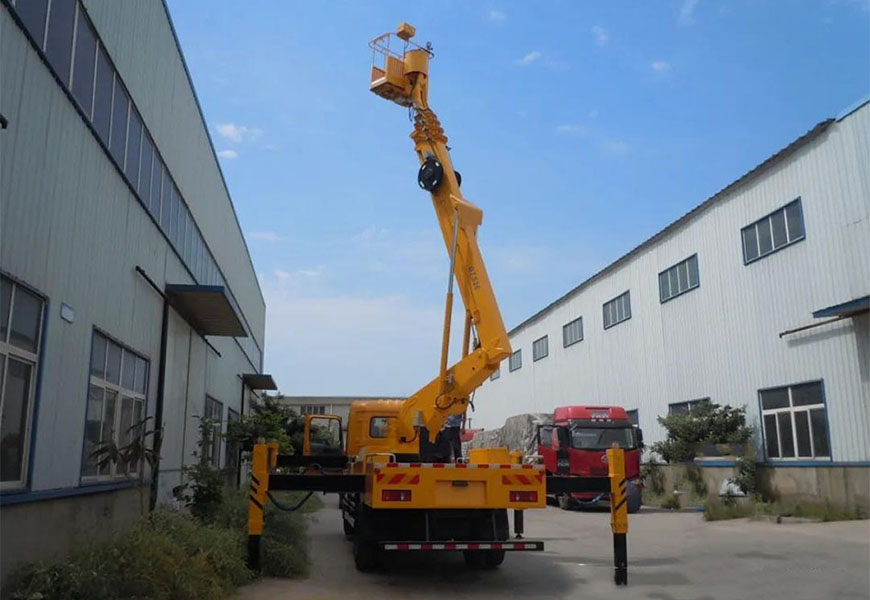 东风天锦28米高空作业车_折臂高空作业车