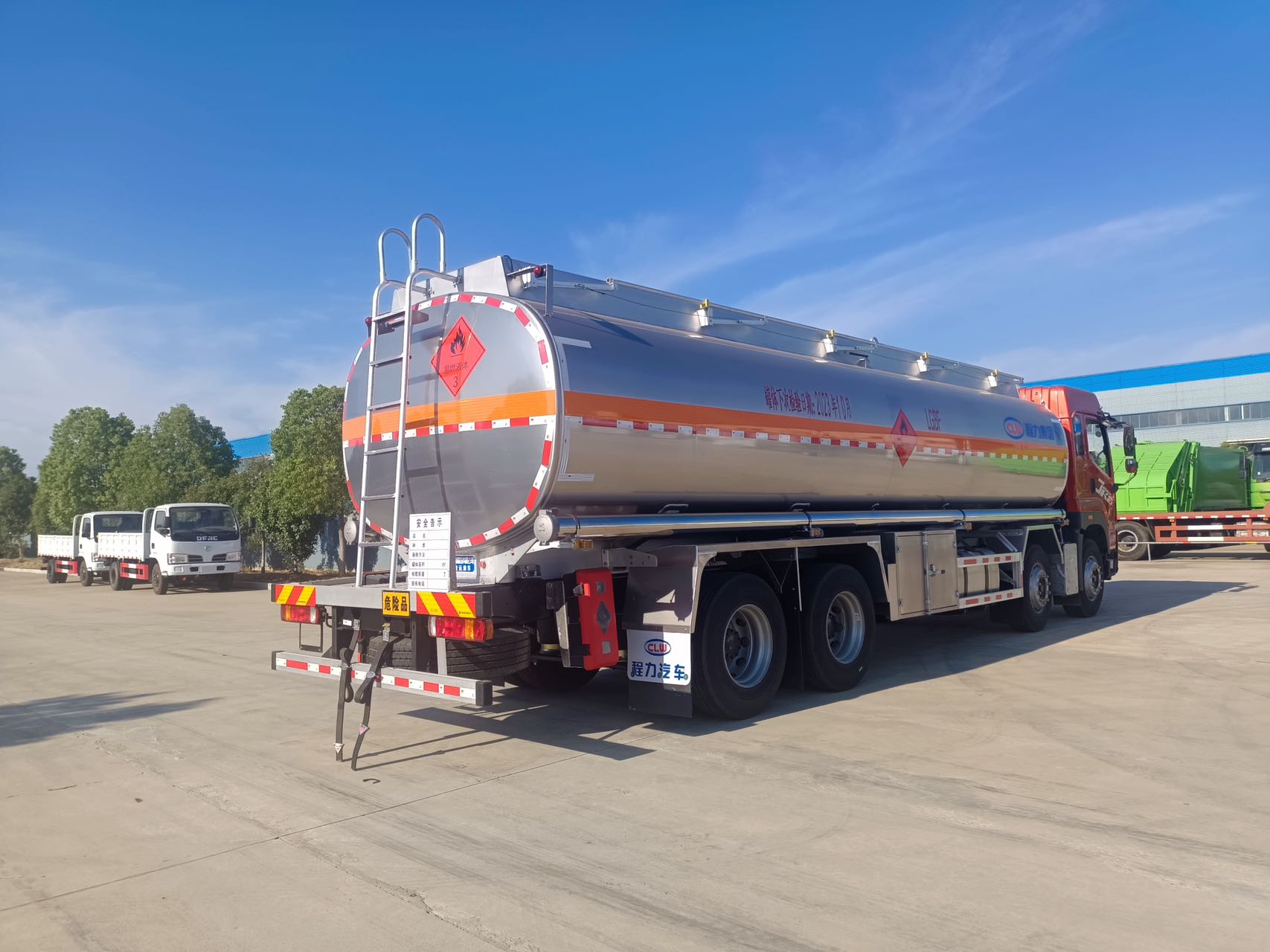 一汽解放JK6铝合金30立方油罐车