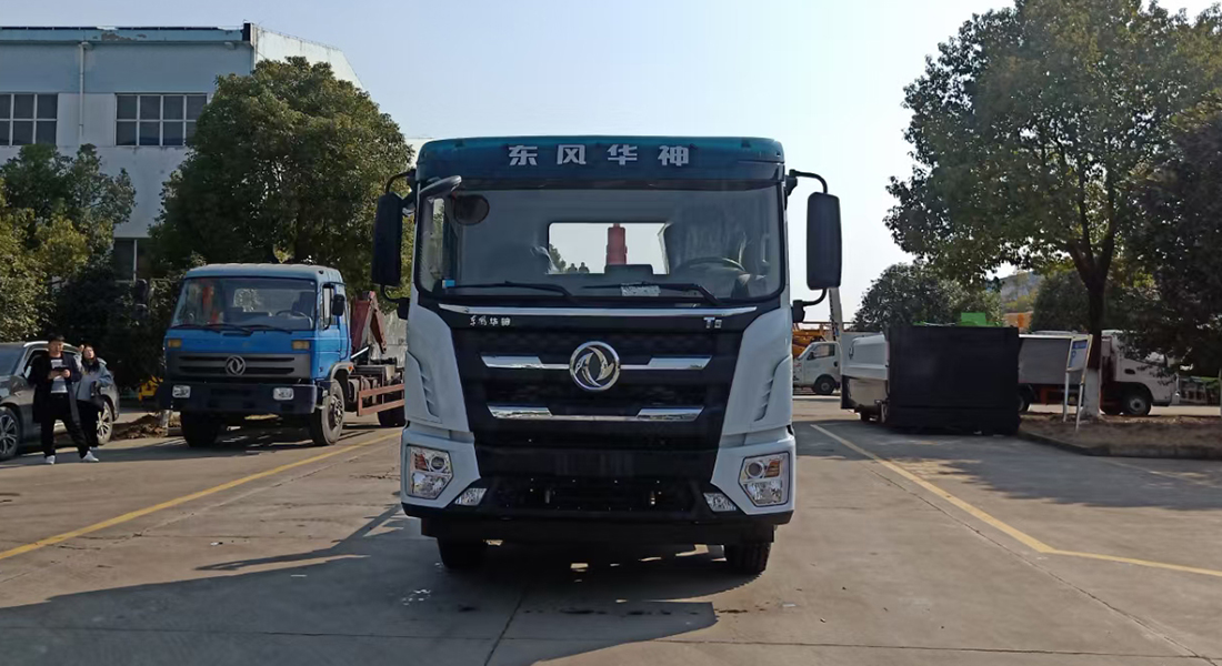 东风华神18吨勾臂垃圾车 东风华神18吨勾臂垃圾车