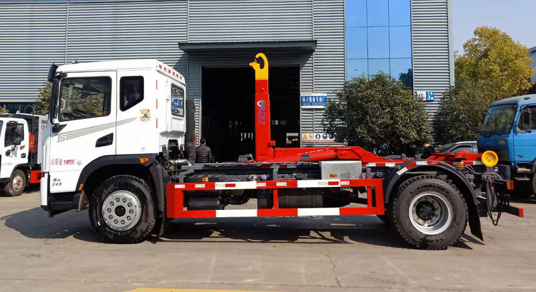 东风华神18吨勾臂垃圾车 东风华神18吨勾臂垃圾车