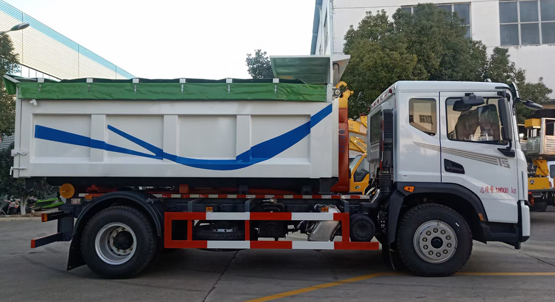 东风华神18吨勾臂垃圾车 东风华神18吨勾臂垃圾车
