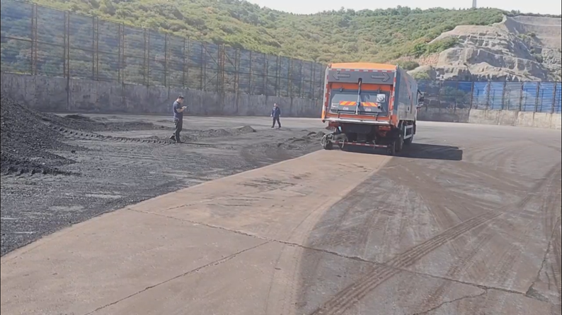 煤矿区除尘革命！重型洗扫车抑尘系统，用魔法打败魔法